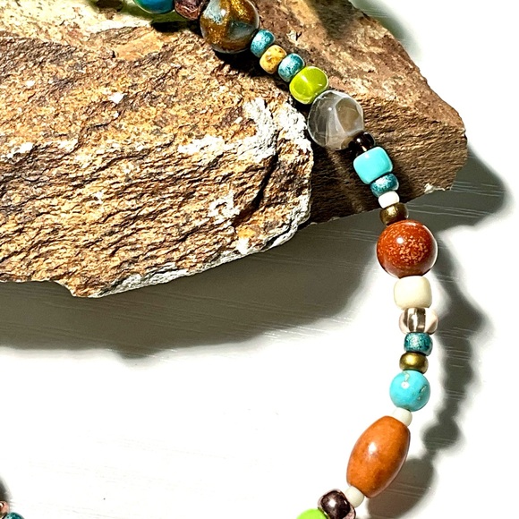 Lovely Artisan Crafted Bracelet with Semi-Precious Beads - Picture 3 of 5